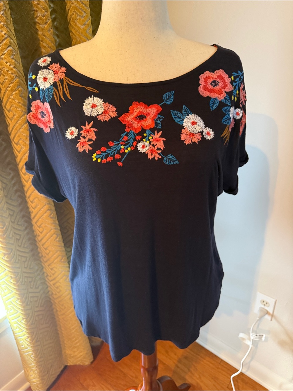 Who What Wear Navy Short-Sleeve Top with Red & Pink Floral Embroidery